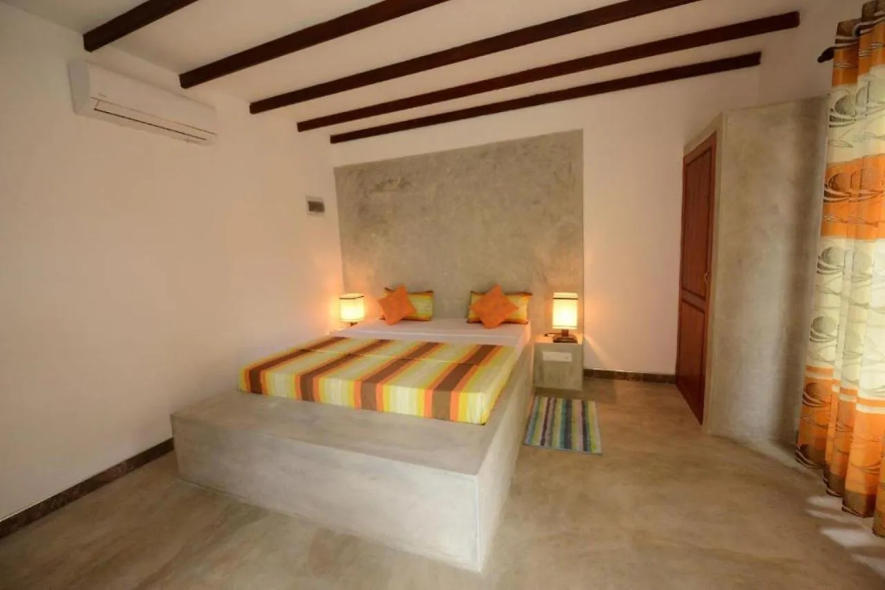 Eco Chalet - Airport Transit Hotel Negombo