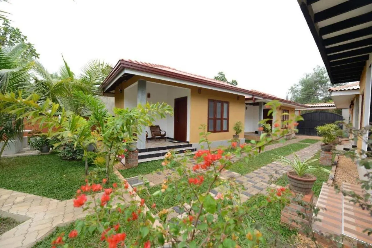 Eco Chalet - Airport Transit Hotel Negombo 0*,  Sri Lanka